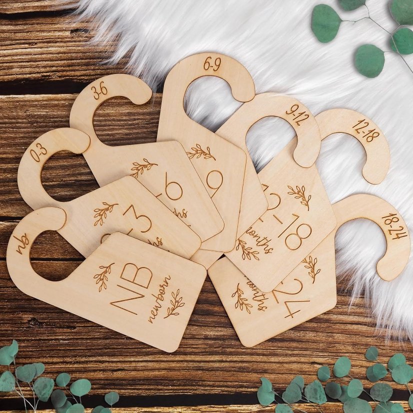 Infant Baptism 7-Piece Set Cute Wooden Double-Sided Baby Clothes Size Hanger Organizer